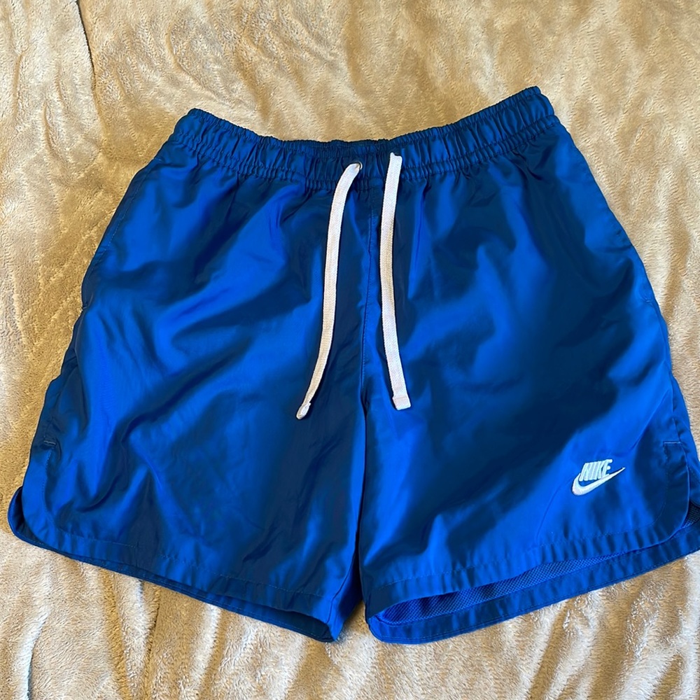 EUC MENS nike shorts see phots and description